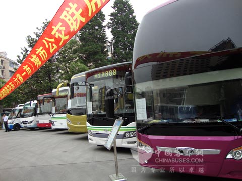 上海萬象大宇攜七款精品客車  高調亮相第四屆華東公交聯席會