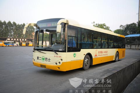正在等待檢測(cè)的亞運(yùn)服務(wù)海格公交車(chē)