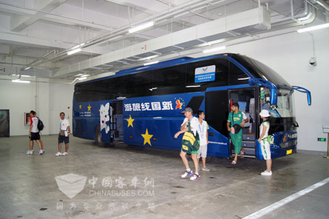 大運會運動員走下海格客車