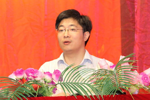 客車(chē)網(wǎng)總編輯吳永強(qiáng)主持活動(dòng)