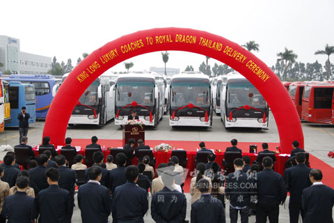 50輛大金龍CNG豪華旅游客車(chē)出口泰國(guó)交車(chē)儀式現(xiàn)場(chǎng)