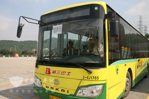 裝配濰柴WP7NG260E40型發動機的比賽專用車