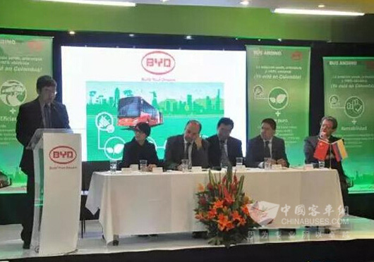 比亞迪18米鉸鏈式純電動大巴新聞發布會現場