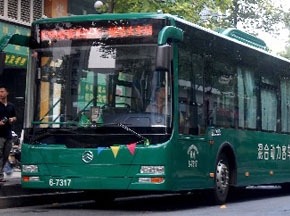 杭州開通首條混合動力環保公交車線路