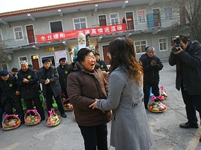 冬日暖陽照綠城 愛心宇通暖人心