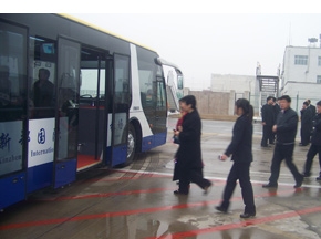 宇通自主技術擺渡車助力　豫臺兩地直航空路相連