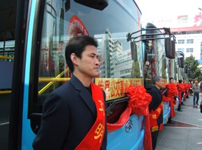 鎮江公交首次“大變身” 海格環保客車擔重任