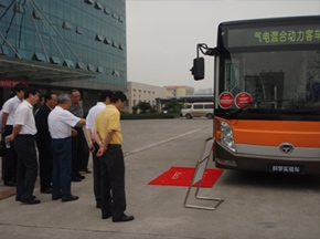 新能源客車調研：國家相關部門領導視察恒通客車