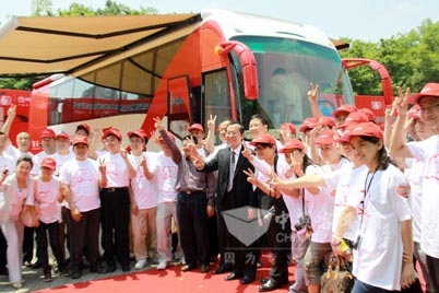 國內首輛房車型愛心獻血車交付上海服務世博(圖集)