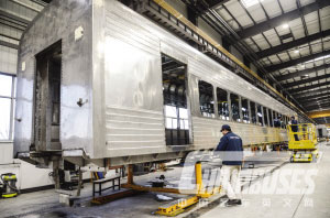 天津首批5輛出口埃及不銹鋼客車車體正式下線啟運(yùn)