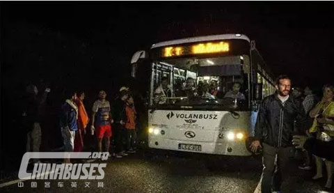 愿世界和平，現世安好 ——金龍客車擔當歐洲難民護送工作