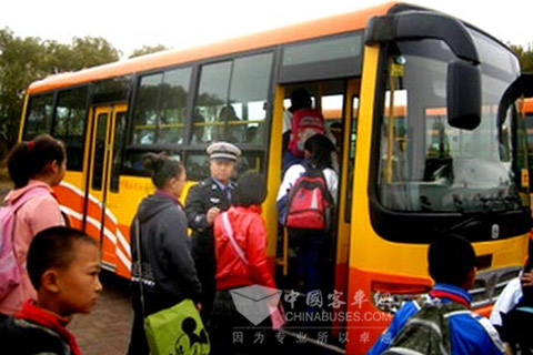 齊齊哈爾:政府"買單"  免費校車走進農(nóng)村