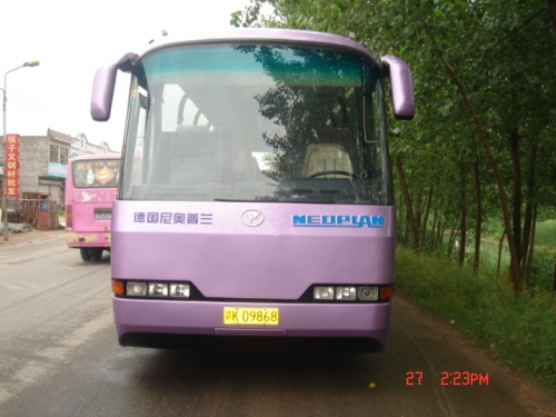 低價出售02年8成新尼奧普蘭JNP6125A旅游車，座位47座，車況特好