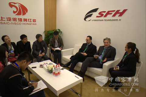 上汽菲亞特紅巖動力總成有限公司總經理Olivier Michard接受客車網、中國卡車網采訪